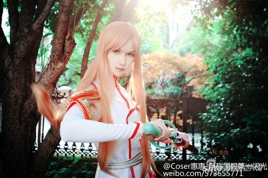 女Coser被骗炮 遇渣男人财两空