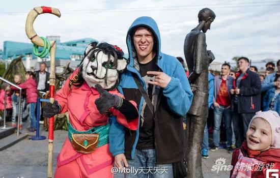 魔兽电影俄罗斯首映现场玩家COS秀