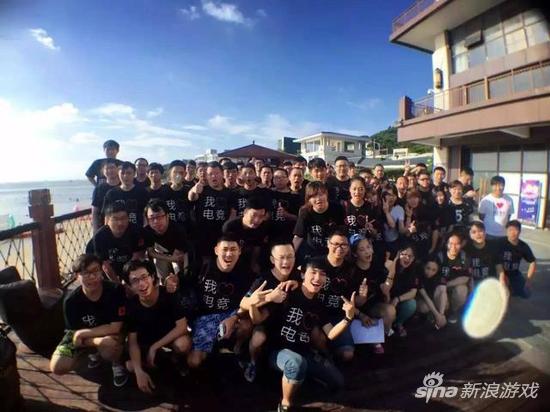 Sky带着钛度科技的员工们集体旅行 虽然目前员工不多 但氛围融洽