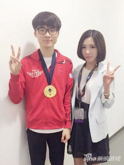 右边的就是主播小楼