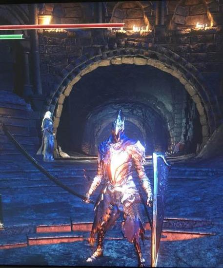 但是没办法附魔,跟让原本带有出血的武器直接附魔"卡萨斯红刀",那一个