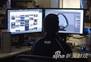 工作人员制作的面罩