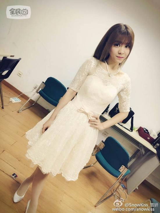 才华洋溢的炉石女主播雪妍