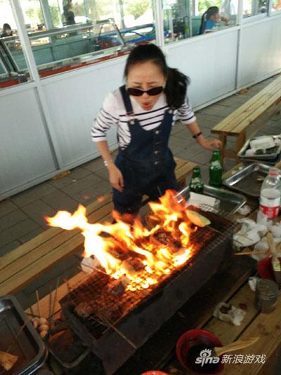 与烧烤小哥比，还差曼妙的舞姿