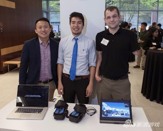 Gyorgy Levay和他的同事合作研发了这款“脚柄”