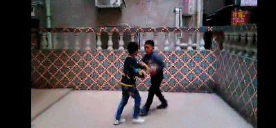 在这个年龄段，只要会直拳，就是无敌的