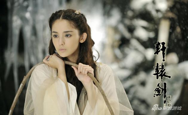 图:轩辕剑中古力娜扎饰演女娲石化身小雪