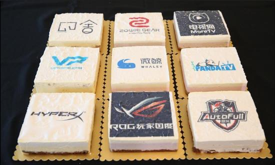 以战队和赛事Logo为主题制作的精致蛋糕