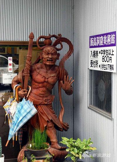 突然变得和蔼可亲了起来