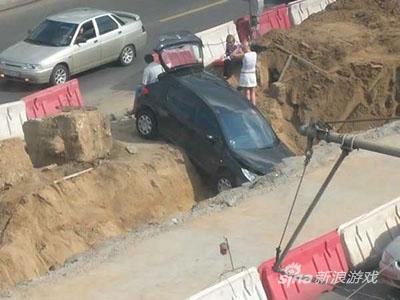 穿白裙子的是个光头？