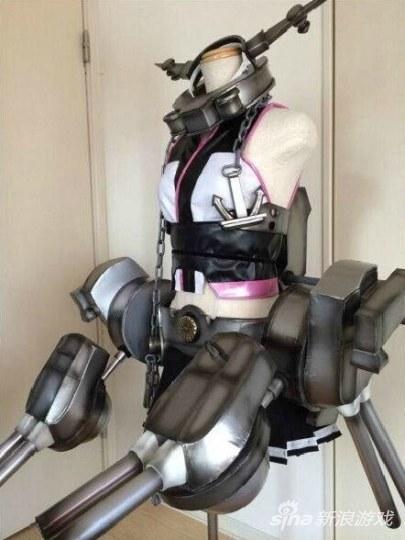 日本母亲为儿子做女装COS服