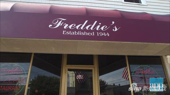 这家名为Freddie的披萨店与游戏中的玩具熊的弗雷迪重名，结果就遭到了不少粉丝的电话