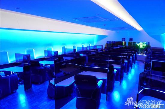 这应该是大厅吧，好像海洋馆，就差放几条鱼在旁边游了~