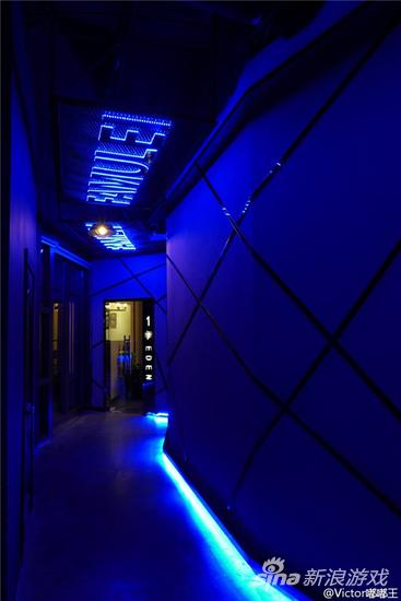 走廊为什么有种KTV既视感…就差站两个妹子了。0.0