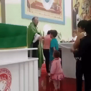 可以确定的是这个牧师不是恋童癖