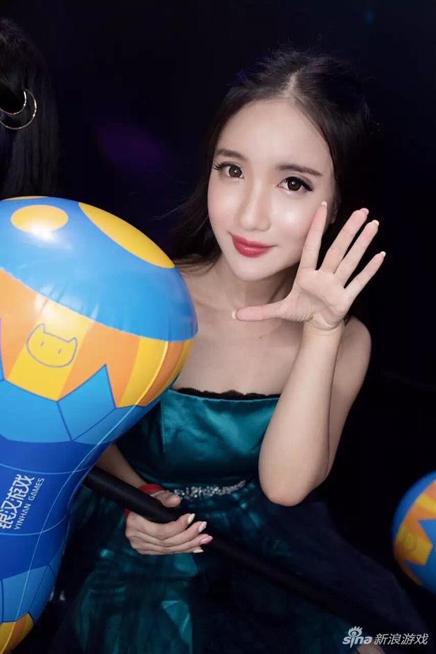 Chinajoy2016熊猫TVshowgirl李丹