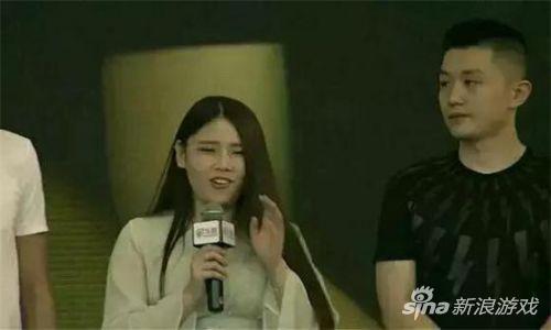 路人手机里的酥酥