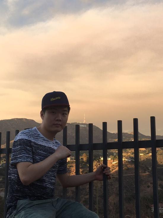 照片名：《向往铁窗外的生活》拍摄者：Demons