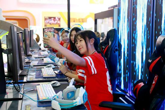 巾帼不让须眉 电竞的未来是妹子们的