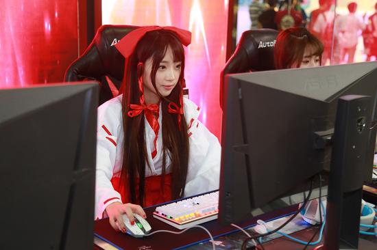 专注比赛的忘川女巫