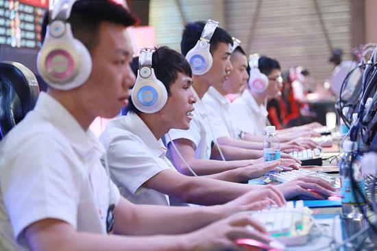 老冠军实力秀出“铁一般的高地”