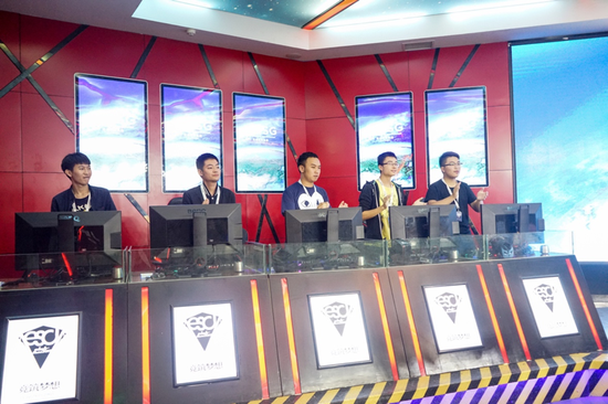 起初还没有放开自我的选手们