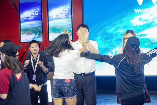 干的漂亮，give me five！