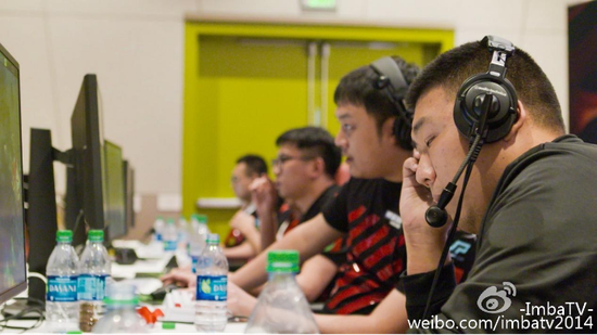 我们很年轻，我们很直溜