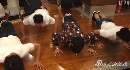 林俊杰之前还因为Dota2输给林书豪而罚做俯卧陈