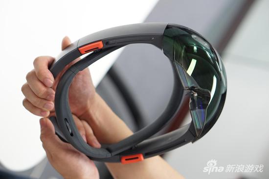 红色的部分就是扬声器 声场定位效果出色