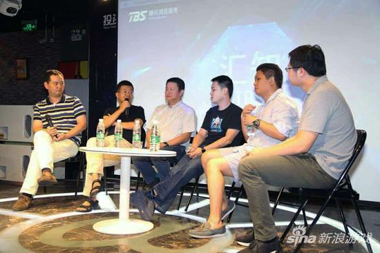 现场的圆桌会议