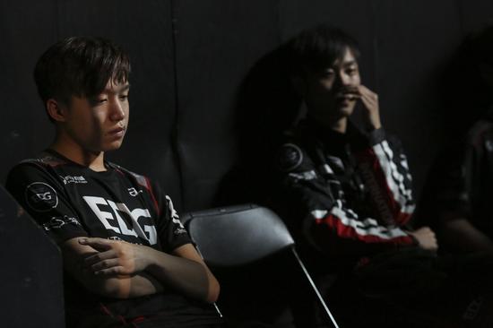 S5止步八强厂长失望的神情