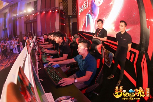 组队世界冠军，表演赛精彩夺目