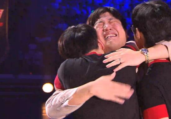 艰难翻盘后IM众人热泪盈眶