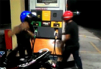 别跟它一般见识，一会儿咱们骑它