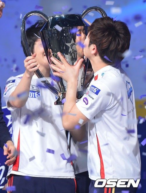 三年前Mvp Ozone（三星前身），踩着安掌门所在的CJ而崛起，如今的安掌门却又在三星焕发了第二春，一报还一报，实在有趣