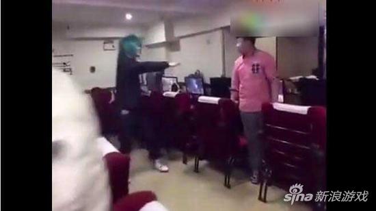 把电脑关了之后还要和受害者吵两句