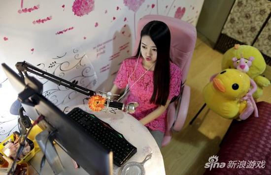 网络直播中的美女主播