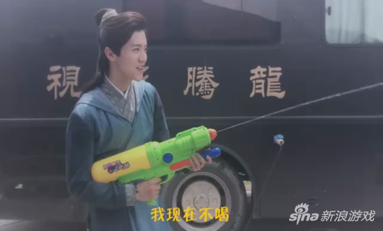 鹿晗变身游戏宅 沉迷FIFA称自己“游戏成瘾”