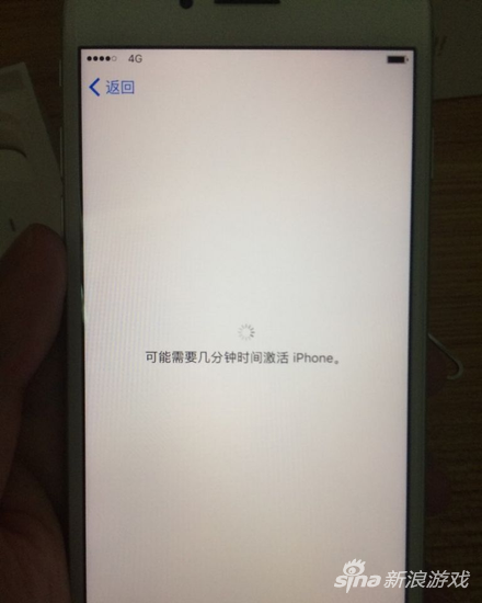 网曝iPhone7开机亮屏照 屏幕颜色“黄”到感人