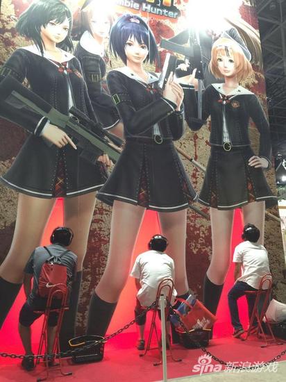 美少女裙下玩游戏 东京电玩展奇葩展台引玩家热议