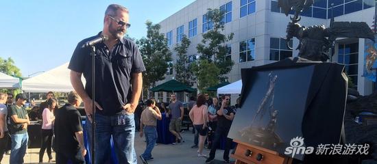 临别赠礼！暴雪将为克里斯·梅森建主题纪念雕像