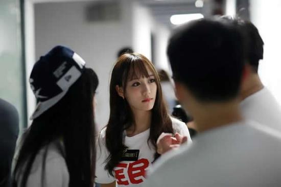 图1 女主播南波儿惊艳全场