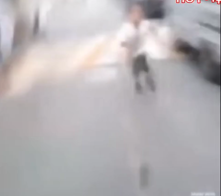 被小学生一顿胖揍