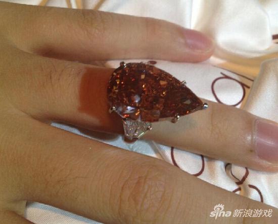 Fancy deep pinkish orange钻戒