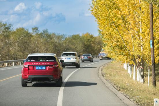 一路上层林尽染，已经能感受到深深的秋意了。