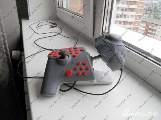 手柄设置大量功能键还能单手控球？