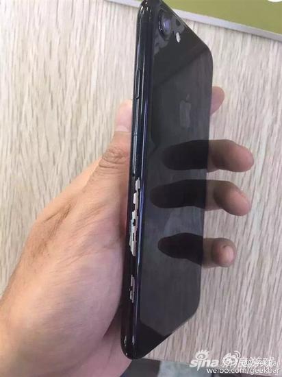 亮黑色iPhone 7再陷“掉漆门”
