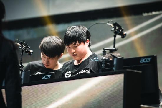 依靠EZ疯狂杀戮的UZI