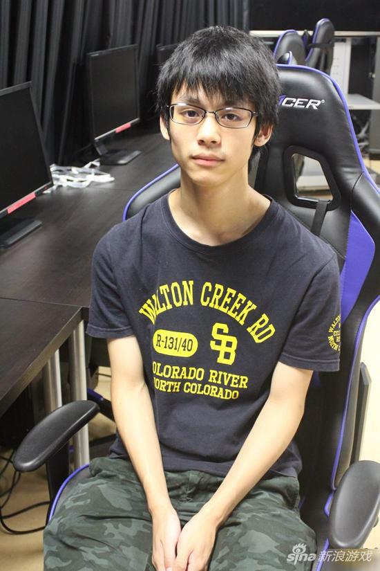 问：玩《LOL》有多长时间了呢？